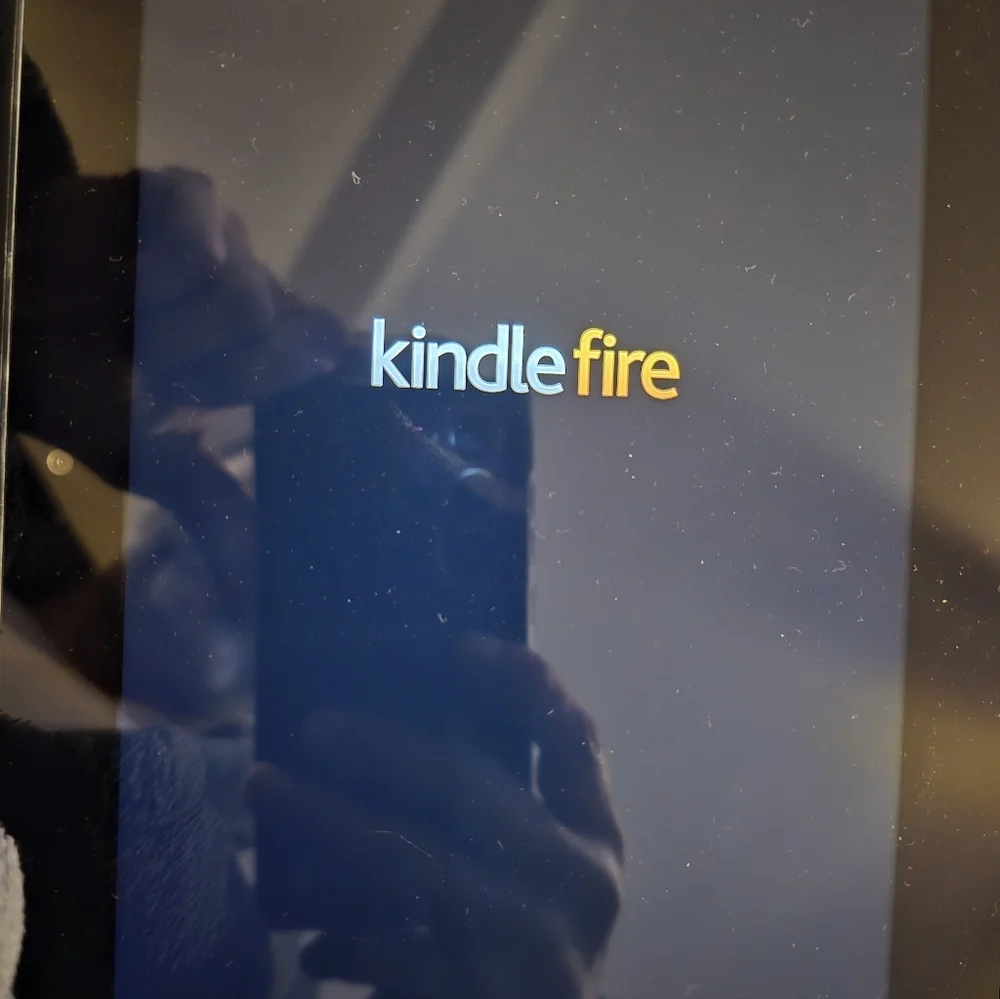 Amazon Kindle Fire Tablet Fire HD 9 1/2 By 6 1/2.. 16GB, Wi-Fi, Newish